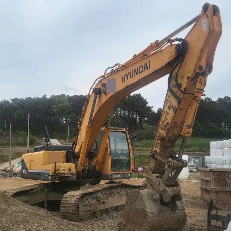 현대 R300LC 2012년식 3300만원 판매합니다. 현대 R300LC 2012년식 3300만원 판매합니다.