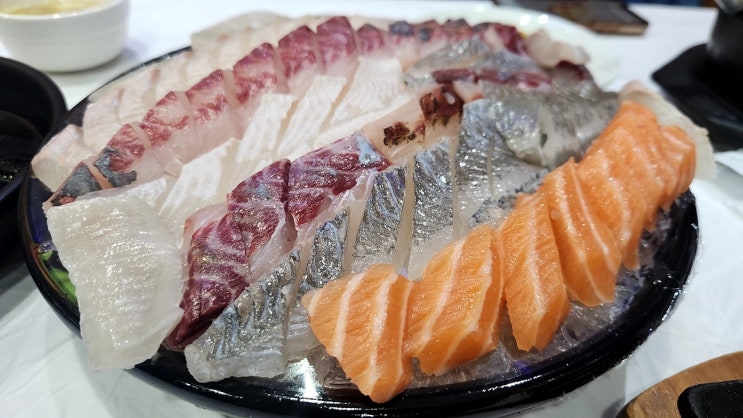  가능역 고소한 연어회와 칼칼한 매운탕 의정부 술집 봉기리 횟집