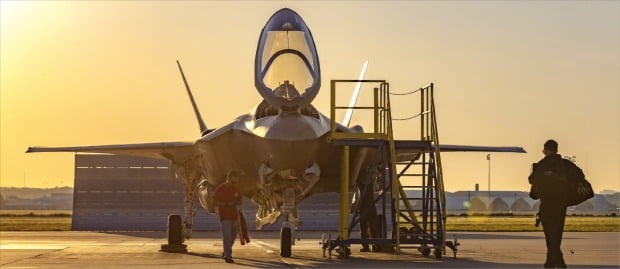 "핵폭탄 싣고 침투"…北 벌벌 떠는 비밀병기 F-35 한국에 뜬다 "핵폭탄 싣고 침투"…北 벌벌 떠는 비밀병기 F-35 한국에 뜬다