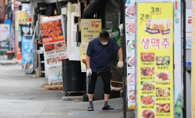 “도저히 못해먹겠다”…빚 상환 늪에 빠진 저소득 동네사장 “도저히 못해먹겠다”…빚 상환 늪에 빠진 저소득 동네사장