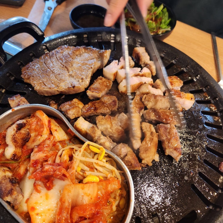  꽃돼지무한삼겹 경희대점 _ 삼겹살,목살,양념갈비 그리고 된장찌개와 라면도 무한리필 가능한 곳!