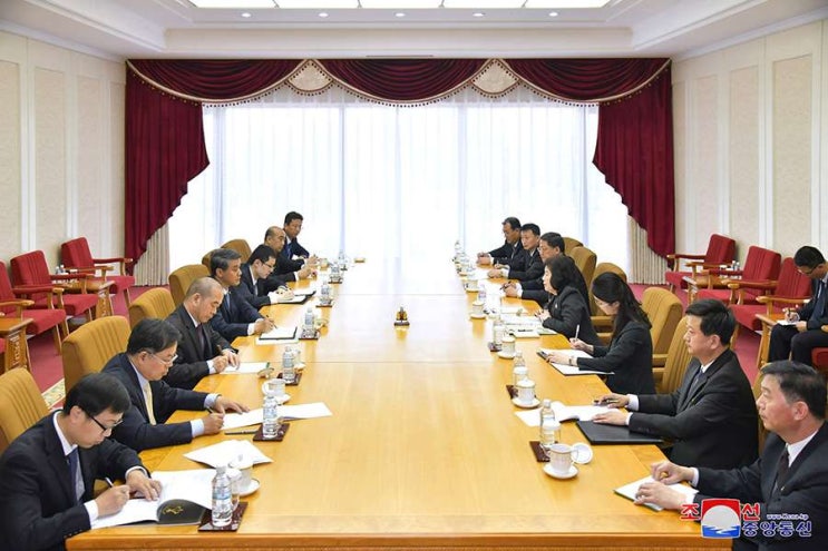 北-中 더욱 밀착...<b>최선희</b>, 왕야쥔 만나 회담-연회