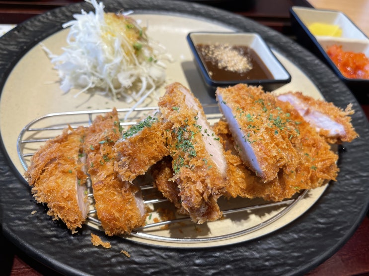  동부산 롯데 아울렛 쇼핑하고 식사하기 좋은 명동 가츠라 Since1984