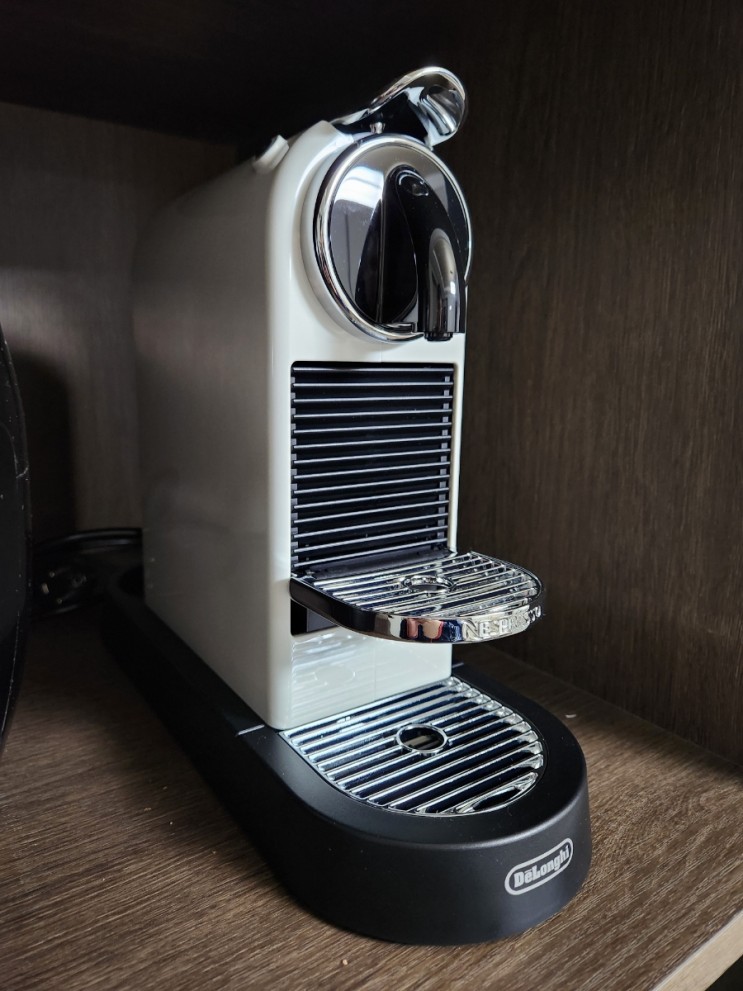 네스프레소 시티즈 드롱기 캡슐 커피머신(Nespresso Citiz Delonghi)