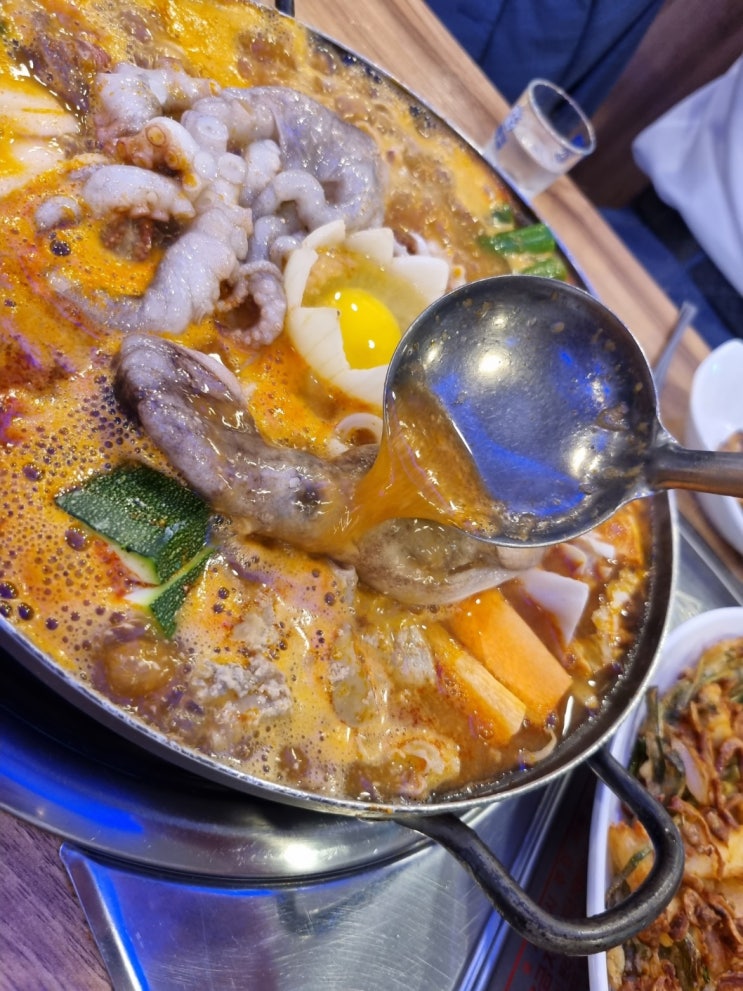 [반포 맛집] 고터역인근의 숨은맛집. 비오는날 바삭한 해물파전과 시원한 낙곱전골등 개성있는 요리를 즐길 수 있는 일번지육개장.