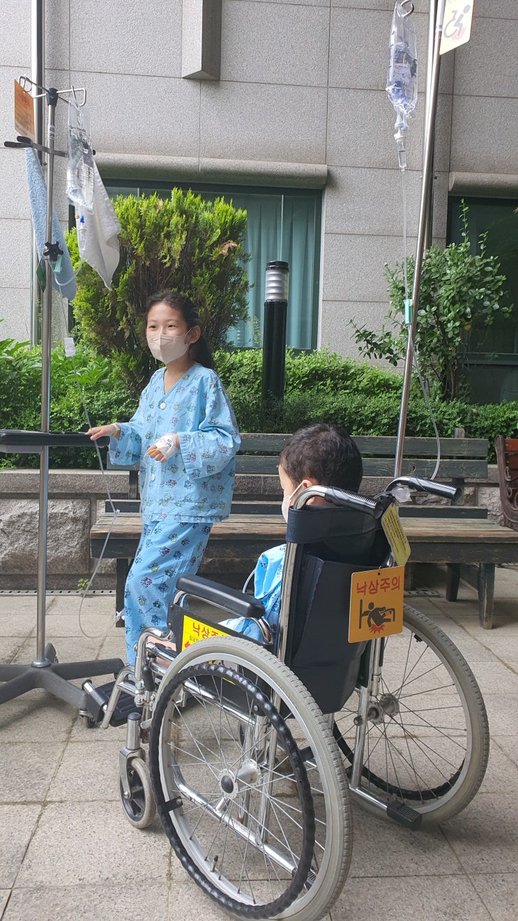  아데노로 시작, 라이노 바이러스와 폐렴으로 끝난 6일간의 남매 입원기