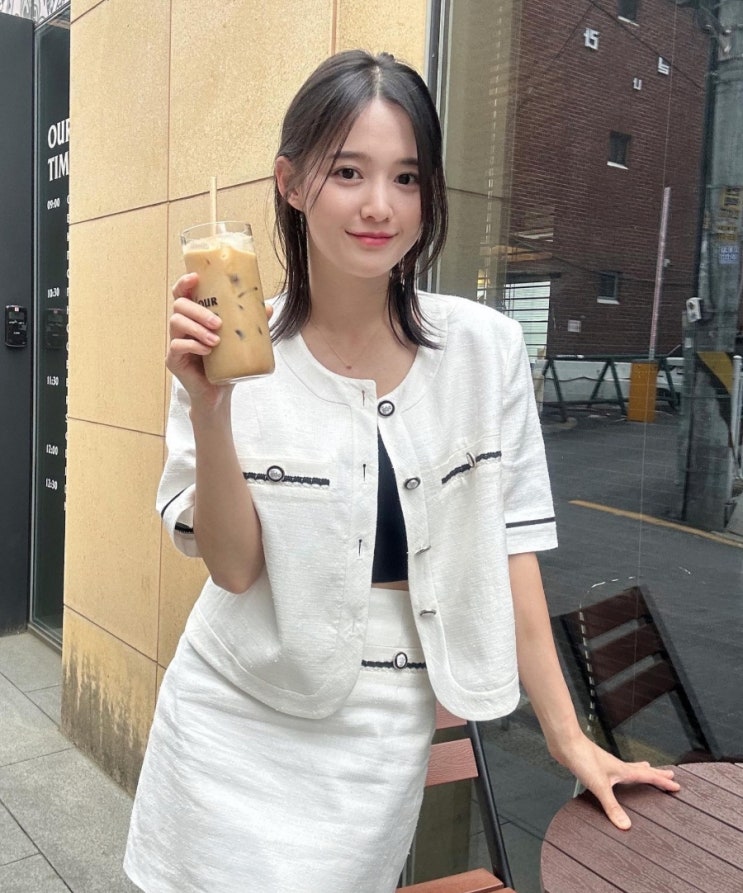  남보라 인스타그램 사복패션 속 온앤온 트위드 자켓 & 스커트, 여름 셋업 코디추천