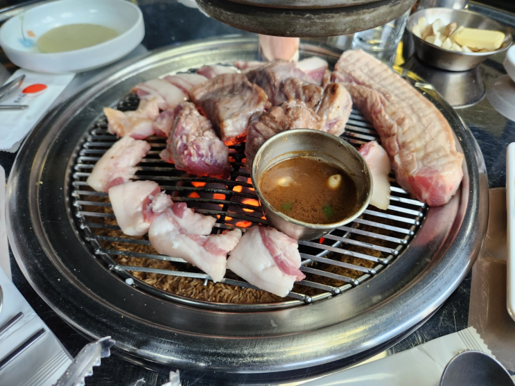 개나리공원 돼지고기 맛집 - 채돈이 (고기 구워주심!!)