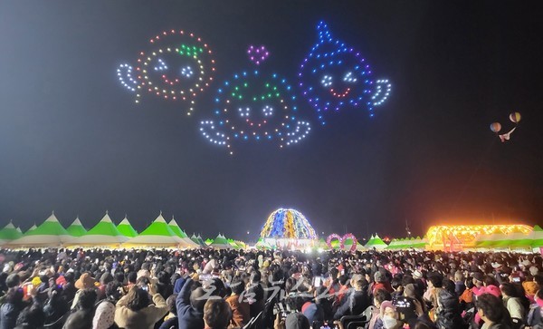  고흥군, 500대 드론 군집비행! 녹동항 드론쇼 5월 13일 첫 개막 공연