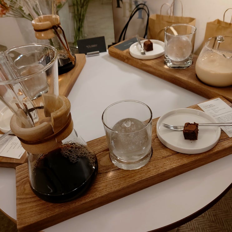  서울 신용산 용리단길 카페 추천 핸드드립 커피 용산 3층로비 (3F LOBBY)