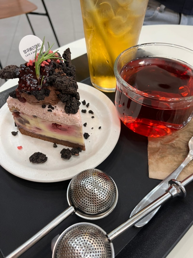 주문진항 어시장에서, 식재료 쇼핑 START🛍️, 먹시아 픽 오징어와🦑, 아성의 흥정으로 산 대왕문어🐙, 모든 게 다 신기한  에디👀, 역대급 사이즈의 , 초대형 문어🐙, 어떤 요리로 변신할지?!?!, 풀버전 👉 #tvN유튜브, 손맛을 찾아가는 시네마틱  푸드트립🙌, , 2/14 [금] 저녁 8:40 첫 방송 l tvN, ..., image size:800x1067