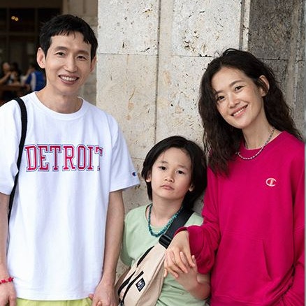  연예인 봉태규 하시시박 가족티셔츠 나일론팬츠 남자 여자 버킷햇 패밀리룩 브랜드는?