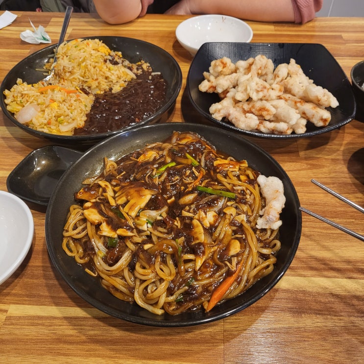 석수동 맛집 충훈관 중식 전문점 볶음밥 탕수육 쟁반짜장 1인분도 가능해. 석수동 맛집 충훈관 중식 전문점 볶음밥 탕수육 쟁반짜장 1인분도 가능해.