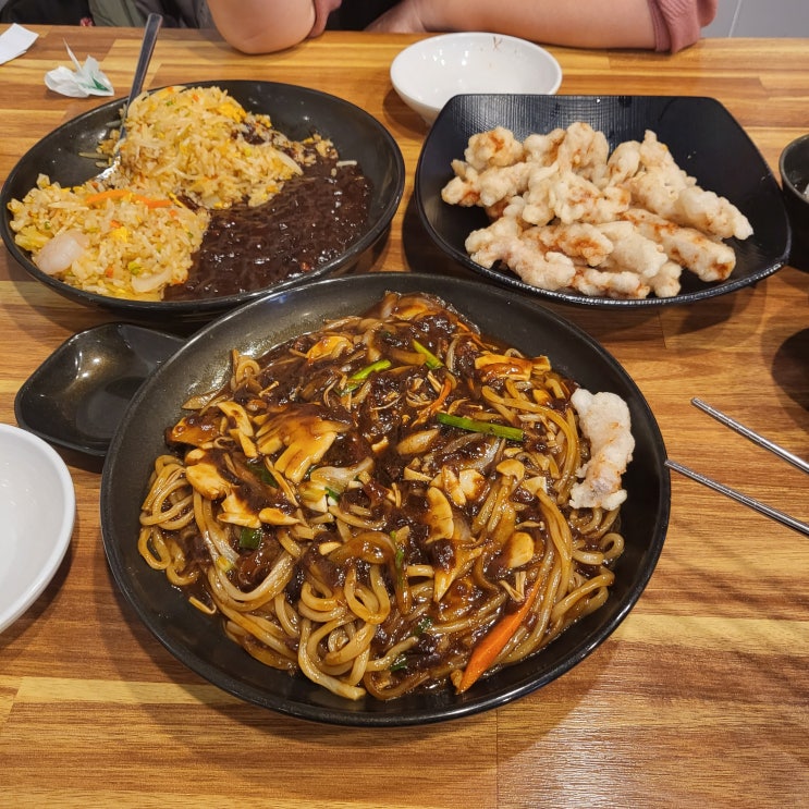 석수동 맛집 충훈관 중식 전문점 볶음밥 탕수육 쟁반짜장 1인분도 가능해.