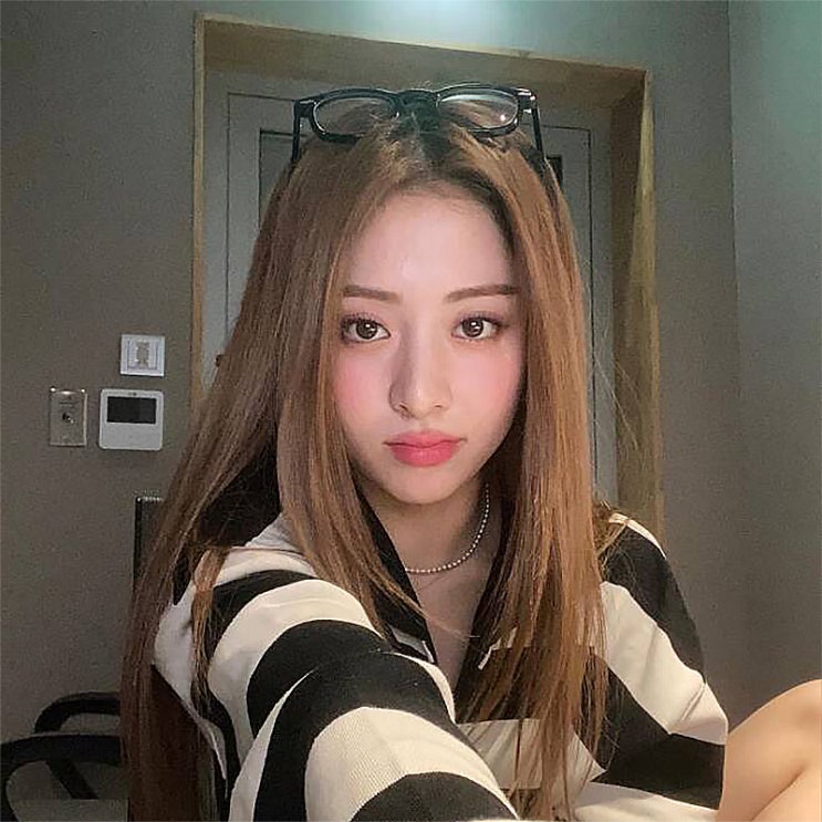 <b>르세라핌 허윤진</b> 가족상, 가슴 찢어질 소식 전해졌다