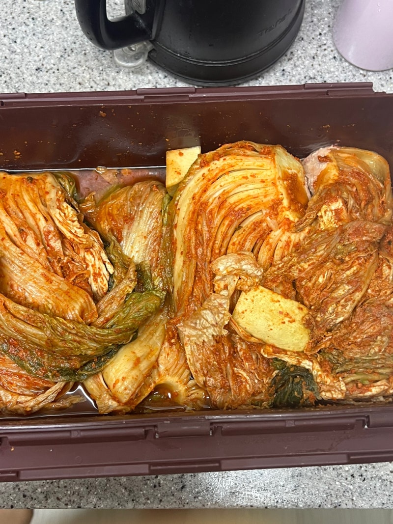 김치통 안열릴때 아무리 힘줘도 열리지 않는 뚜껑 쉽게 여는 방법!