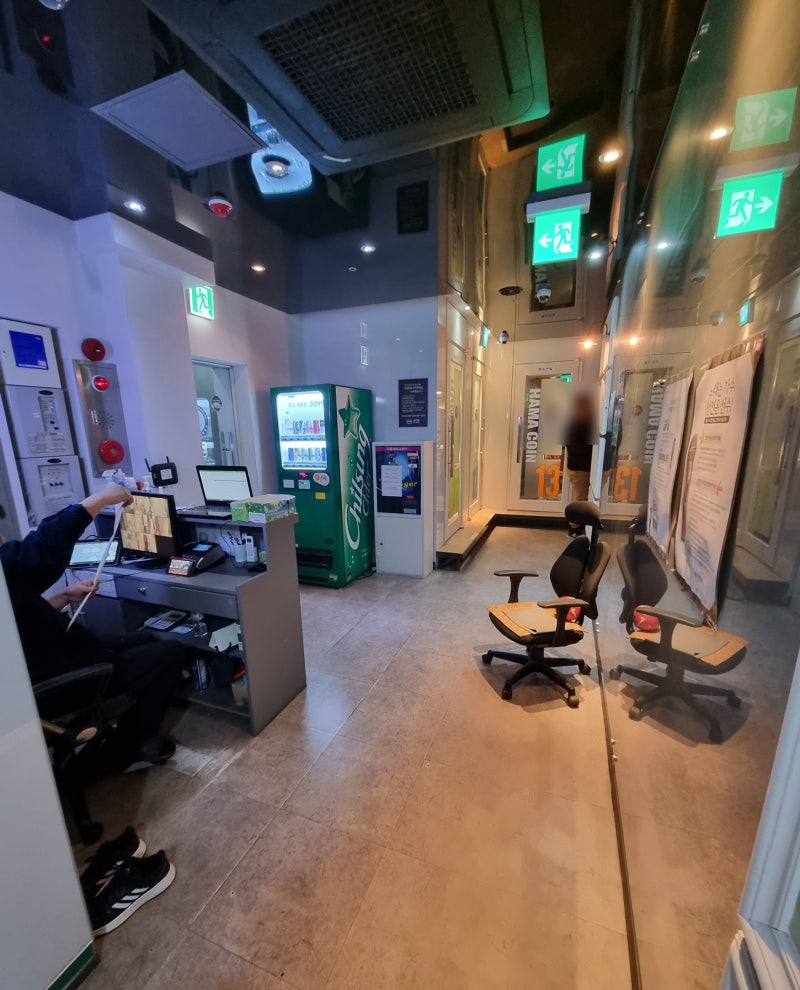 뱅배동 코인노래방 : 악쓰는 하마] 관리자분이 상주하시는 코인노래방 (feat.방배역먹자골목 놀거리) : 네이버 블로그