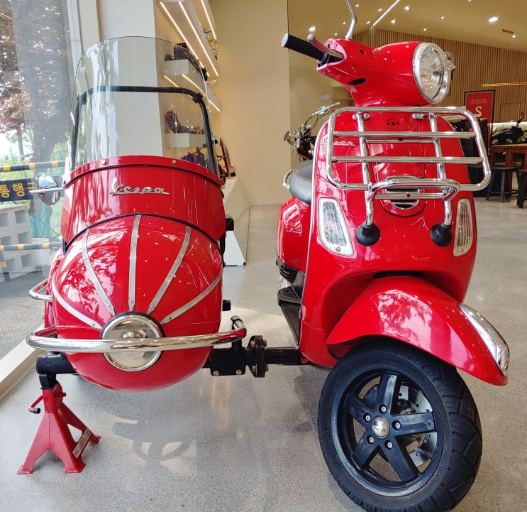  희귀한 125cc 클래식 스쿠터 베스파 사이드카