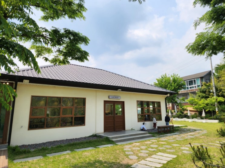  팔공산 드라이브 주차장이 넓은 애견동반 카페 마음이 온다