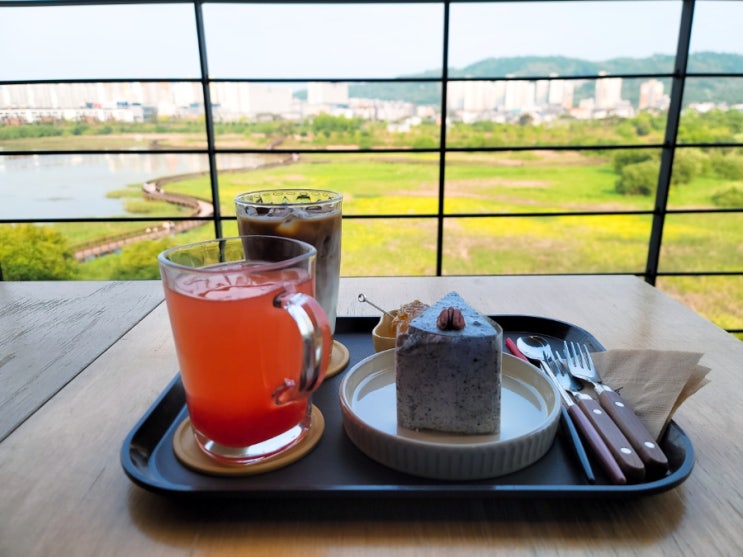  전주혁신도시 기지제를 내려다보는 카페, 와나카