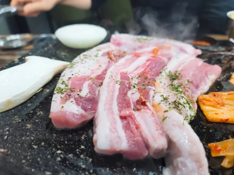  만성동고기집, 하면돼지(고사리를 준다)
