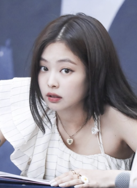  인간 샤넬 제니 패션에서 빼놓을 수 없는 브랜드 샤넬의 쥬얼리 목걸이 추천