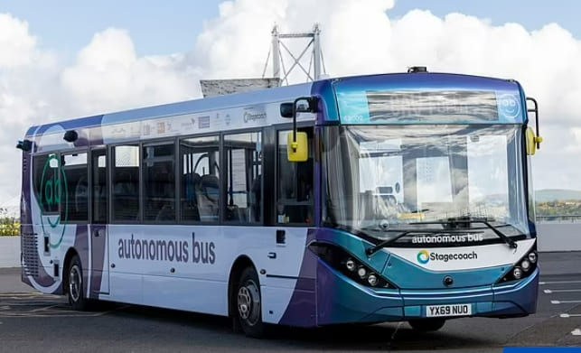 영국 최초 운전자가 없는 버스 운행 VIDEO: Self-driving bus launched in Scotland thought to be world's first