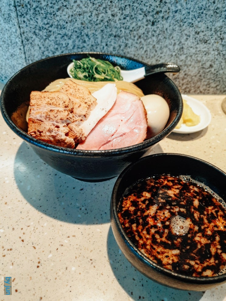  합정역 윤멘 - 사랑하는 사람이 떠오르는 츠케멘