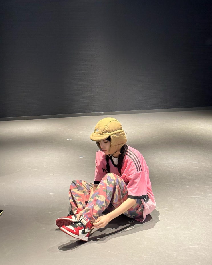 최예나의 인스타그램 속 블록코어 룩 어디꺼 l Y-3 레알마드리드 시카고 최예나의 인스타그램 속 블록코어 룩 어디꺼 l Y-3 레알마드리드 시카고