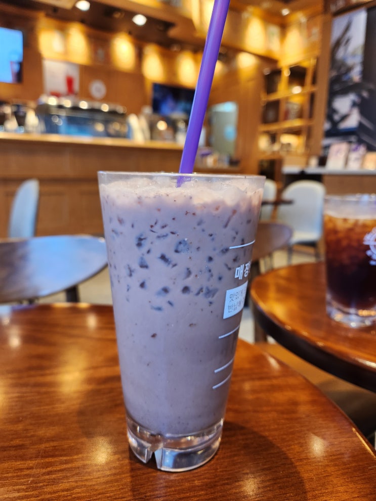 커피빈 하동녹차민트 라떼 솔직 간단 후기 (맛없음) 커피빈 하동녹차민트 라떼 솔직 간단 후기 (맛없음)