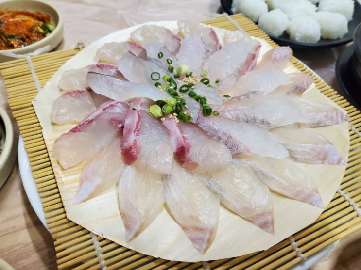 [식당] 부산 흰여울마을 주변 맛있는 존맛 횟집 봉래시장 '청해수산' 추천