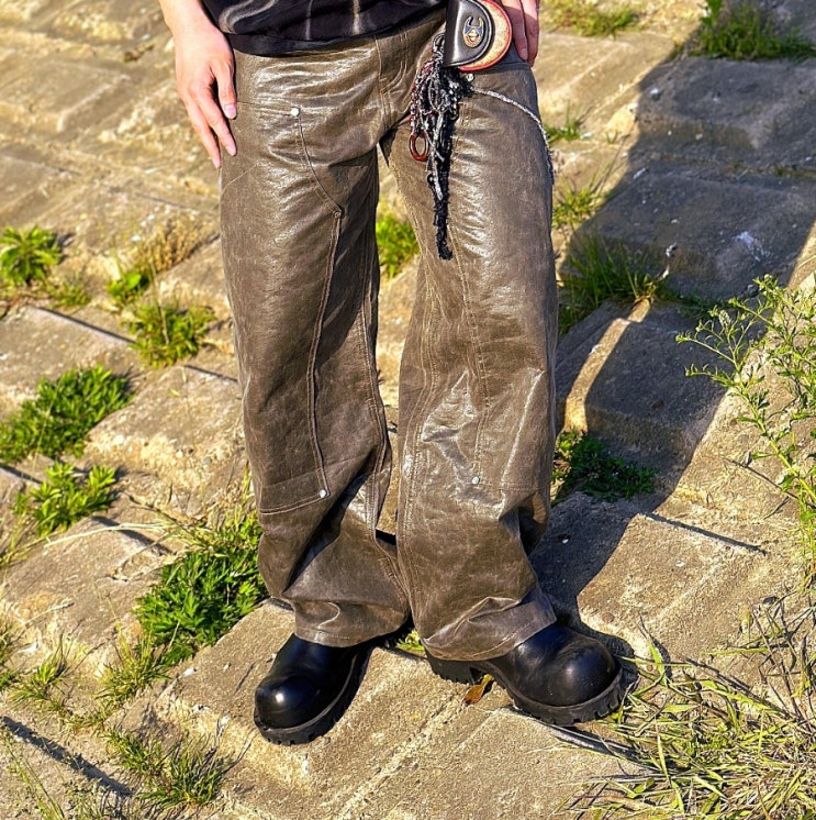  남자 카펜터 팬츠 코디 라드픽션 독보적인 가죽  브라운 바지