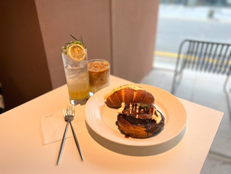  [홍대 카페] 디저트가 맛있는 오퍼 카페 후기