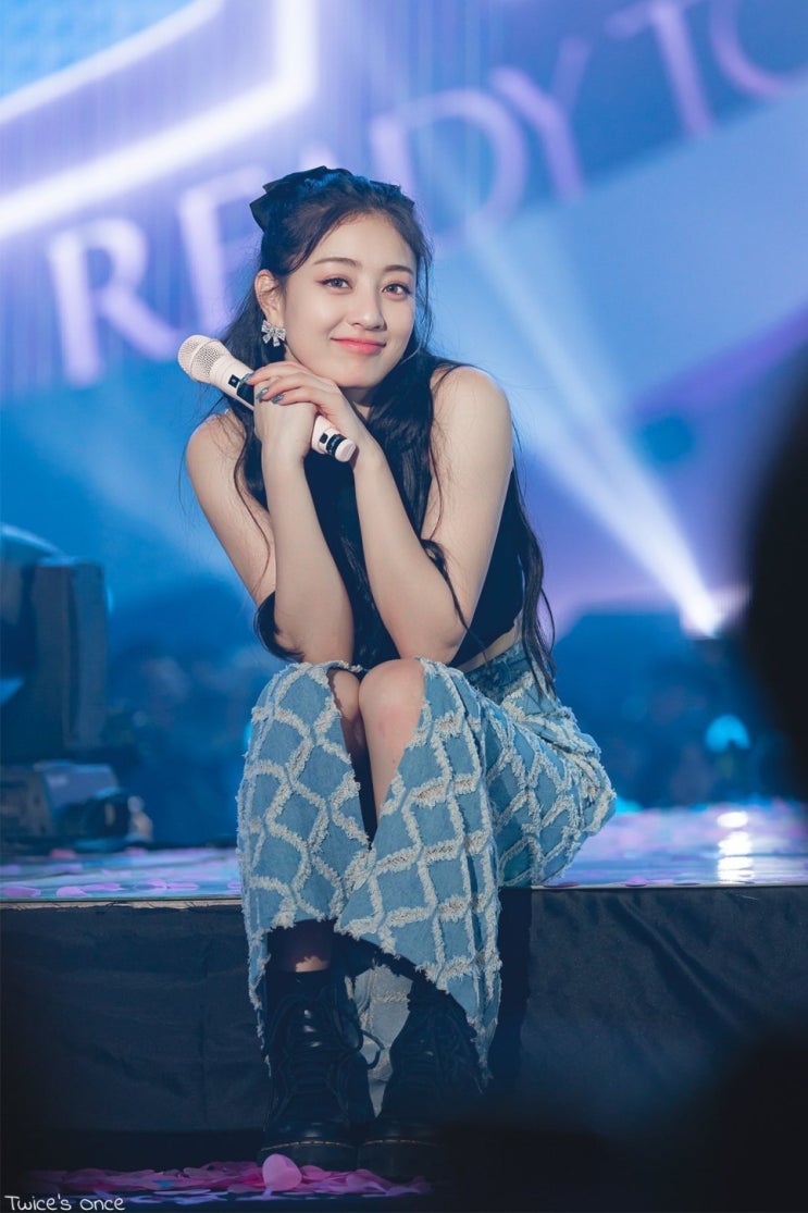 "착시효과?" 트와이스 지효, 누드톤 시스루 파격 원피스 입자 시선 집중 "착시효과?" 트와이스 지효, 누드톤 시스루 파격 원피스 입자 시선 집중