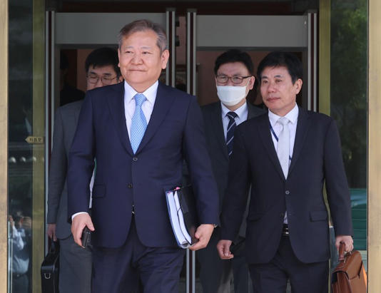 이태원참사 가장 큰 책임자는 용산에 그대로 있고 <b>이상민 장관</b>... 