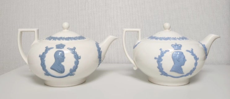  [wedgwood]_퀸즈웨어_조지 6세 티팟 vs 엘리자베스 2세 티팟_비교