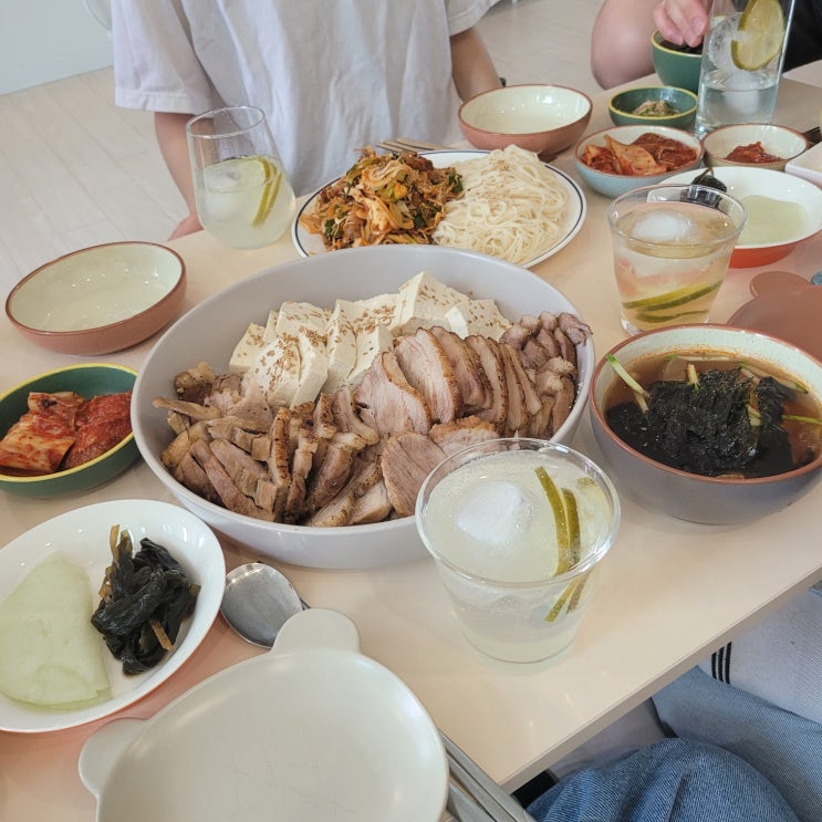  와이프가 만들어준 친구들과 함께 홈 파티