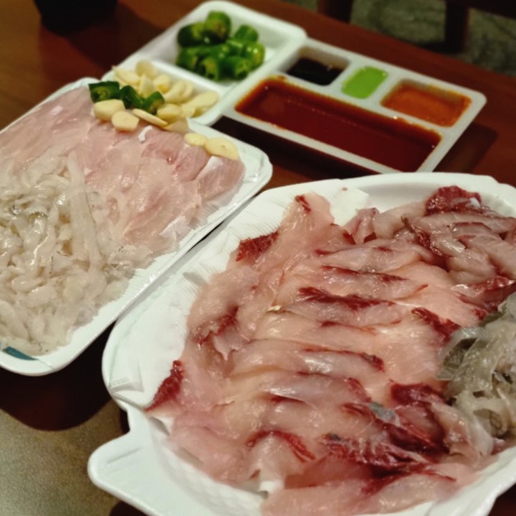  속초 뚜벅이 여행 속초중앙시장 먹거리부터 1박 숙소