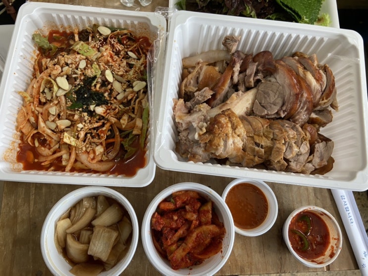  필동족발 막국수에 돌돌 말아먹기