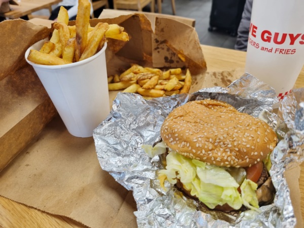 [이탈리아 로마 맛집] 미국에서 유명한 햄버거 !! five guys!!