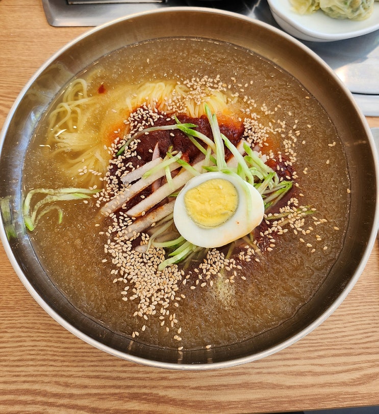  청주밀면 / 고기를 주는 육백밀면
