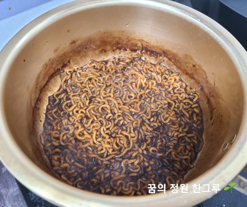  Foto zu 짜계치 짜장라면 계란 치즈 칼로리 : 네이버 블로그 