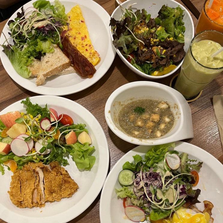  치앙마이 님만해민브런치맛집 브런치메뉴가 정말 많았던 샐러드컨셉 님만카페