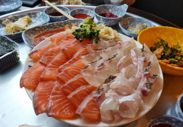  <창원 상남동> 맛있는 신상 횟집, 푸른회전문