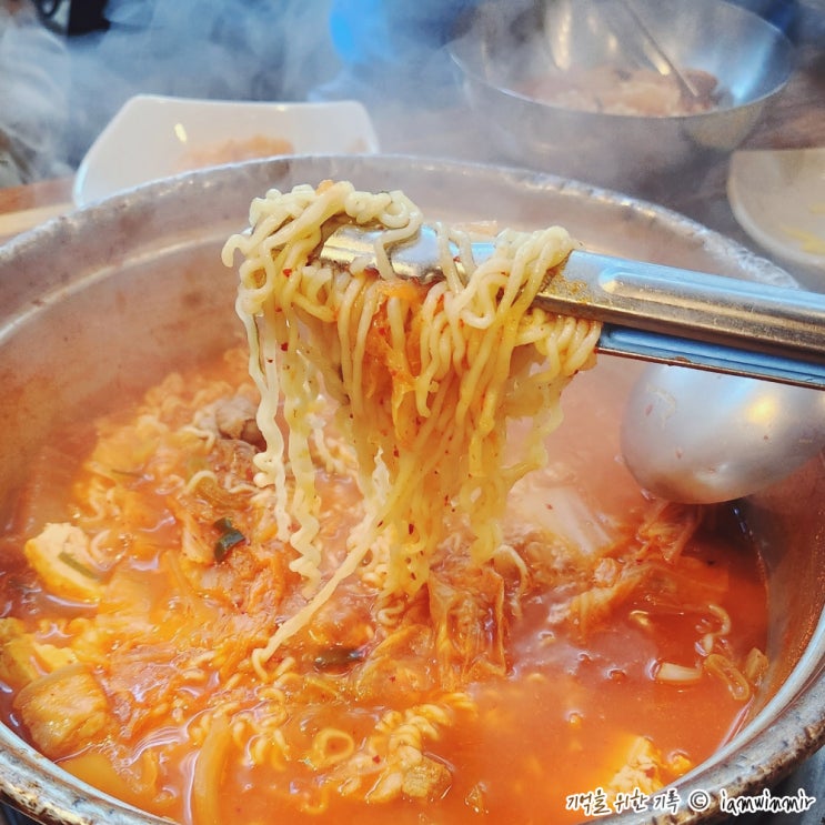 가산동 구성 좋은 점심 세트메뉴가 있는 찌개와 소도둑 가산동 구성 좋은 점심 세트메뉴가 있는 찌개와 소도둑