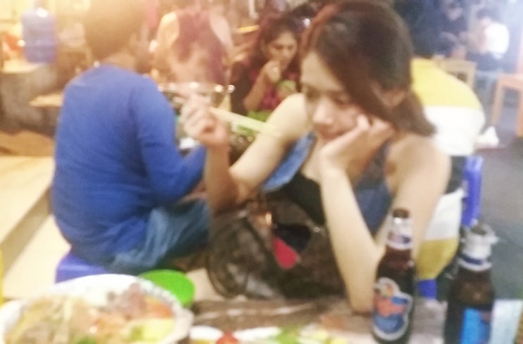  15_베트남여행) 하노이 타히엔 맥주거리 노상식당에서 바베큐를 먹어봅시다!