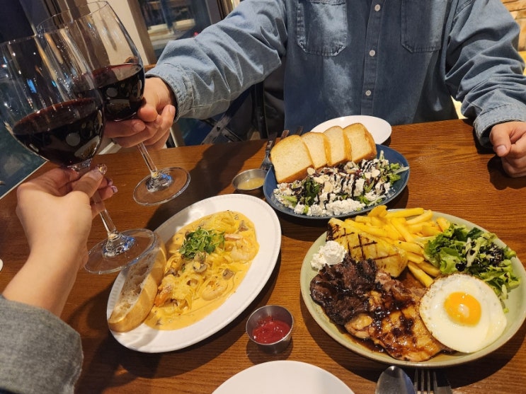 송현아 스테이크 맛집 넓은 공간으로 단체석이 있고 다양한 메뉴가 있어서 좋은 어글리스토브 송도오네스타점 