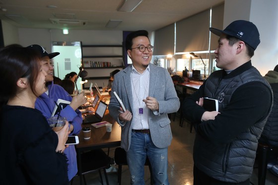  회사에서 사적인 발언의 단상