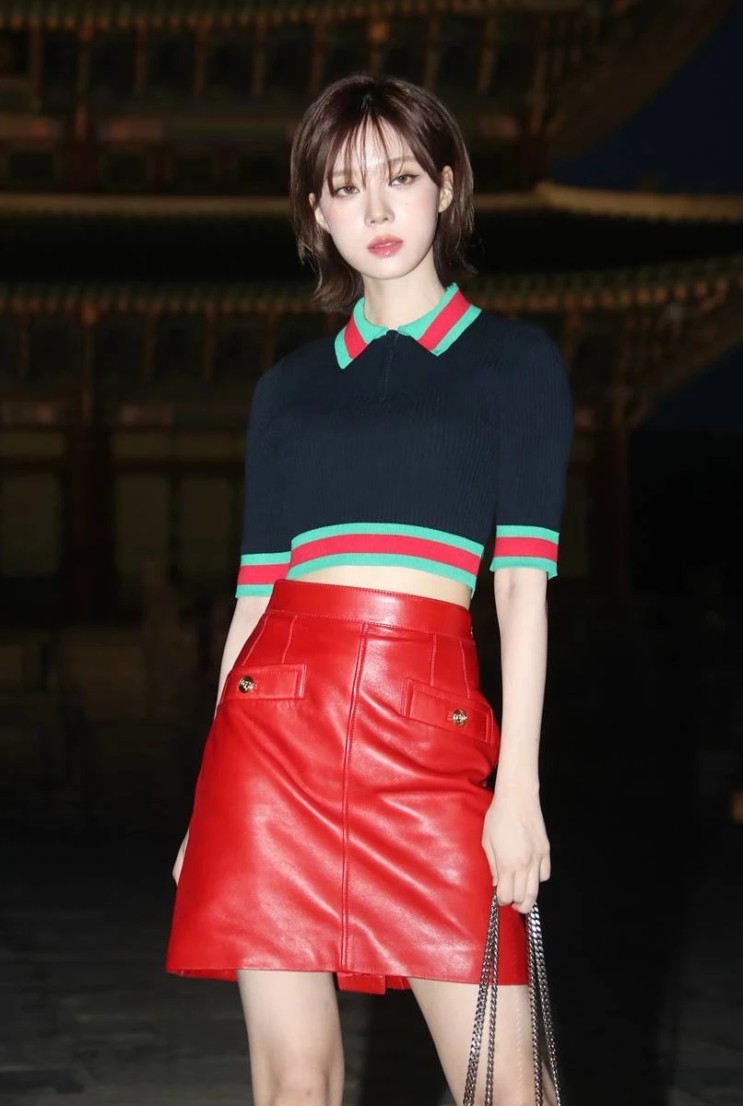 "진짜 역대급" 아이유·에스파 윈터, 온라인서 난리난 경복궁 구찌쇼 패션쇼 참석 모습