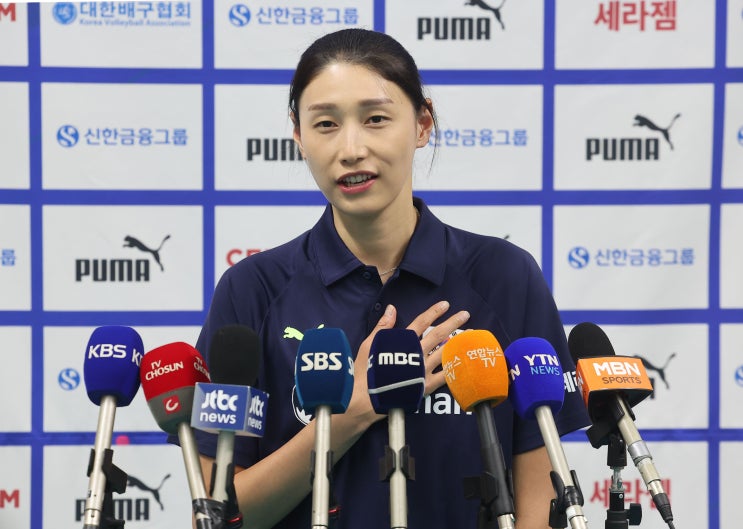 이젠 대표팀 ‘<b>어드바이저</b>’…<b>김연경</b> “태극기 달린 옷은 참... 